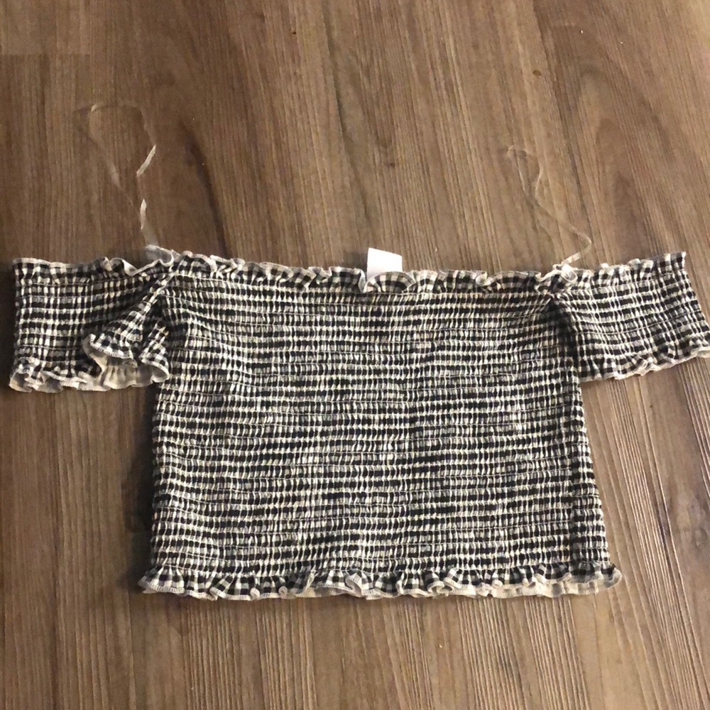 Like new off the shoulder crop top